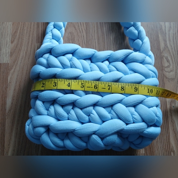 Chunky Knit Blue Handbag - Picture 5 of 8